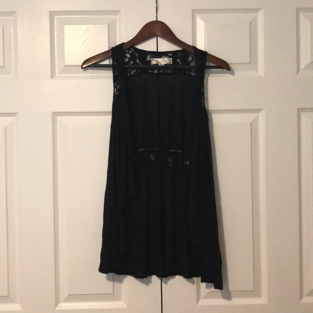 Size Medium sleeveless asymmetrical open top